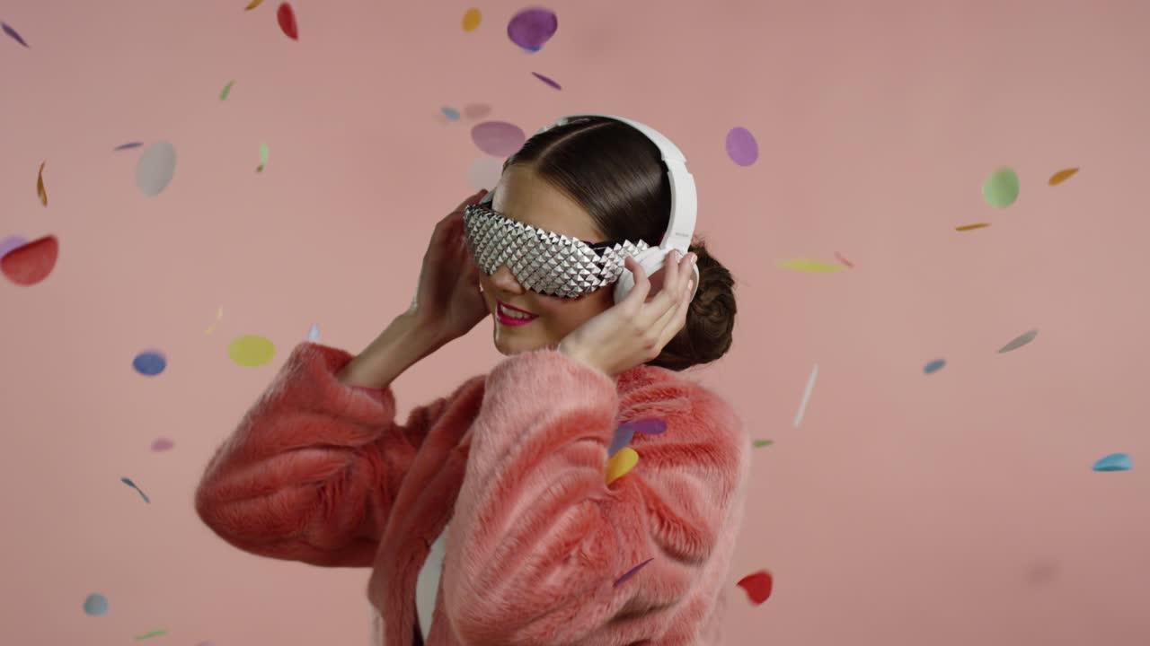 멋진 안경을 입은 빈티지 소녀