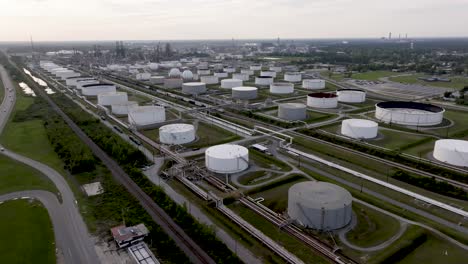 Oil-refinery-in-Lake-Charles,-Louisiana-with-wide-shot-drone-video-moving-left-to-right