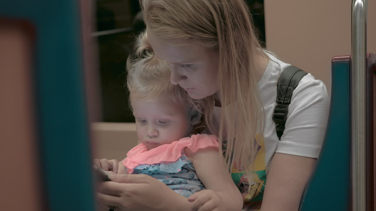 피곤한 아기 여행자