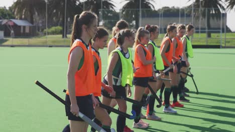 Female-hockey-players-exercising-on-the-field