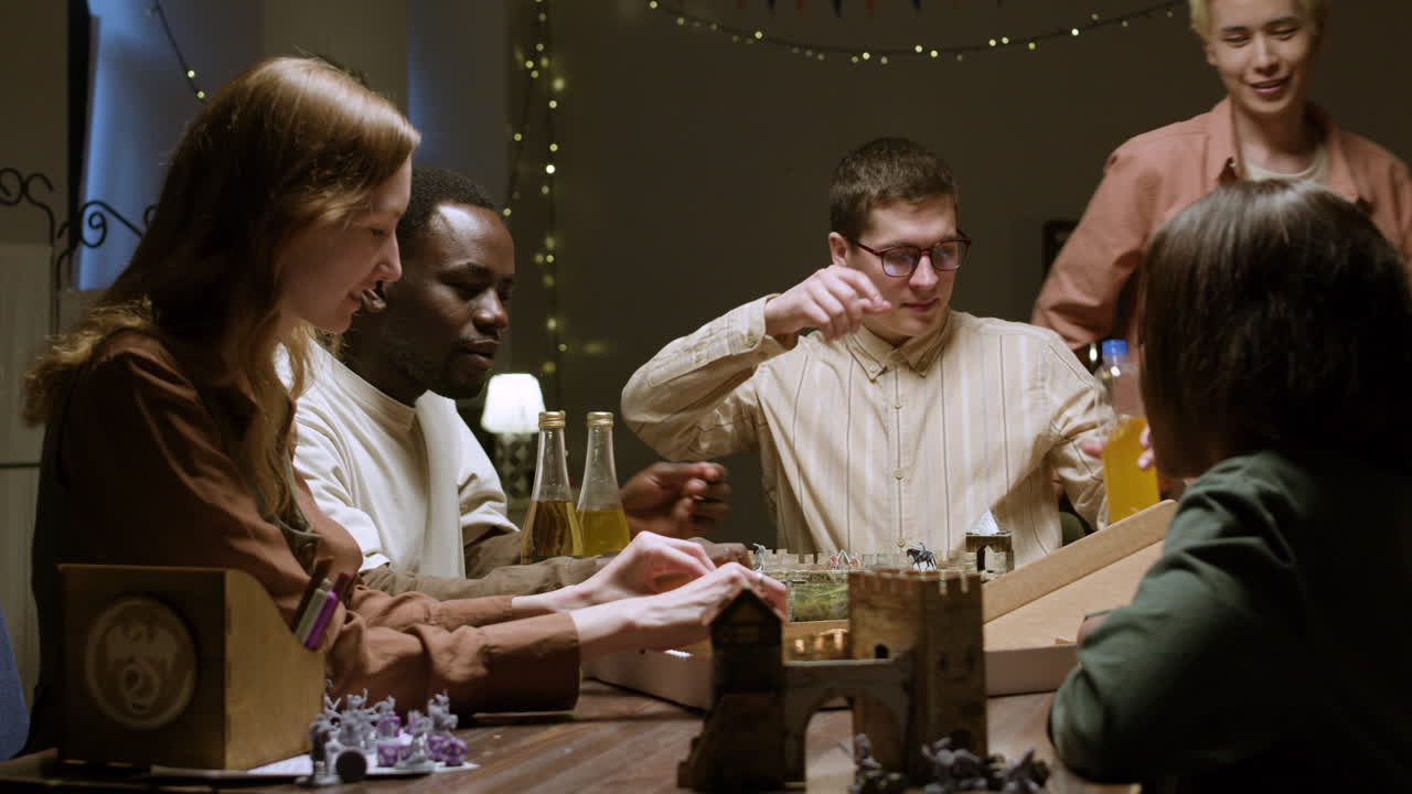 피자를 먹는 친구