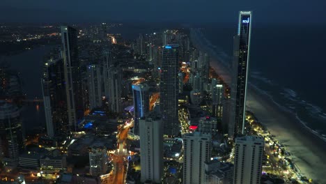 panning vista al norte desde el edificio q1 noche en el paraíso de los surfistas