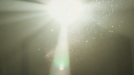 los rayos de luz que brillan a través de las partículas de polvo crean un efecto cautivador contra un fondo oscuro, mejorando la profundidad visual