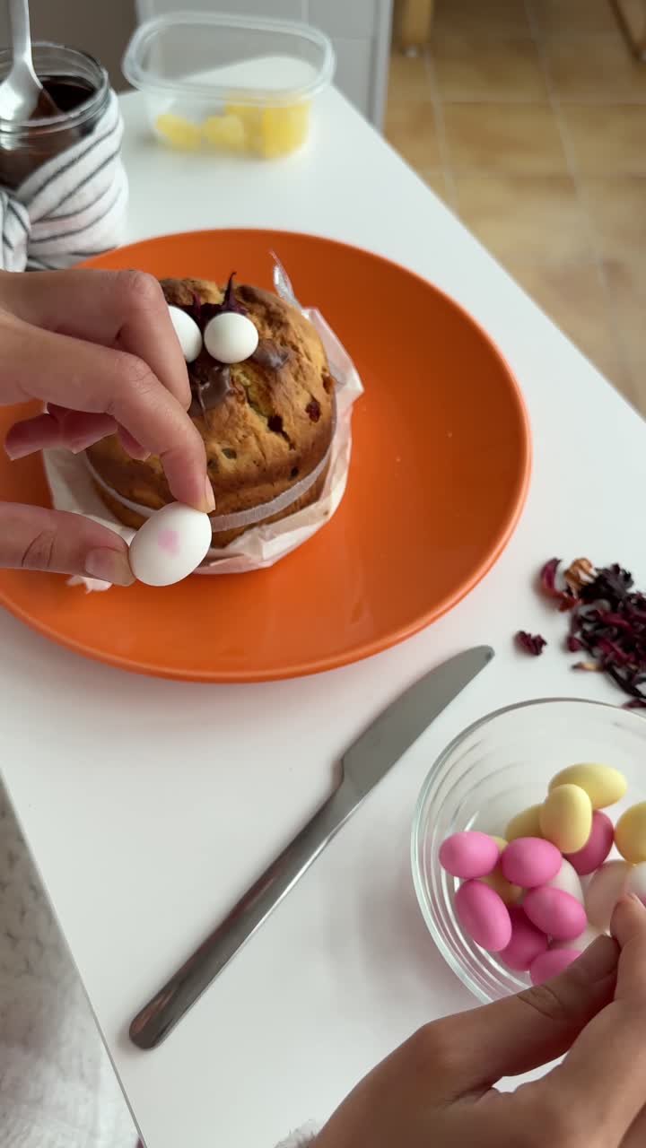 Decorating an Easter Cake