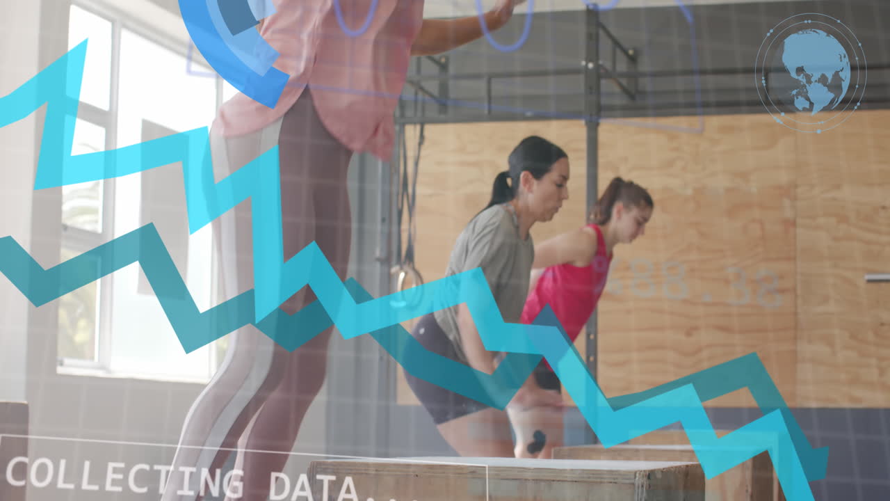 animación de datos de procesamiento de gráficos sobre mujeres diversas saltando en cajas de entrenamiento cruzado en el gimnasio