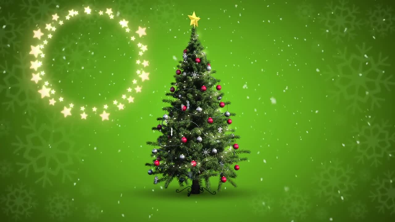 Luzes de estrela decorativas e brilhantes com flocos de neve caindo sobre uma árvore de natal em fundo verde.