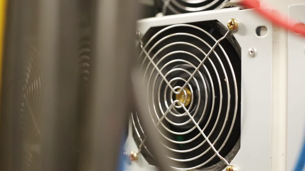 ventiladores de refrigeración en el equipo del servidor