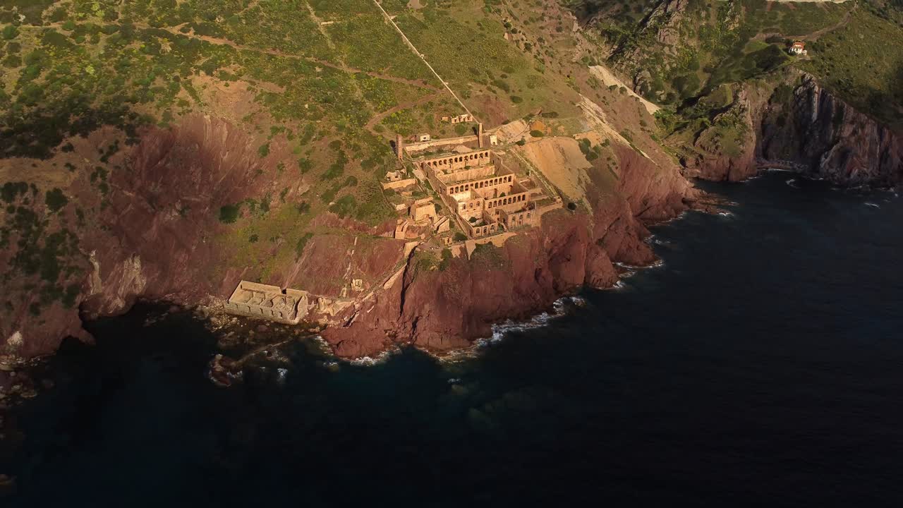 vista aérea de laveria lamarmora, las ruinas históricas de la minería en nebida, cerdeña