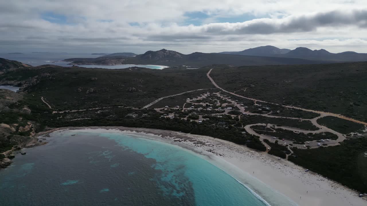 웨스턴 오스트레일리아 케이프 레 그랜드에 있는 럭키 베이 비치 (lucky bay beach) 와 캠핑장.