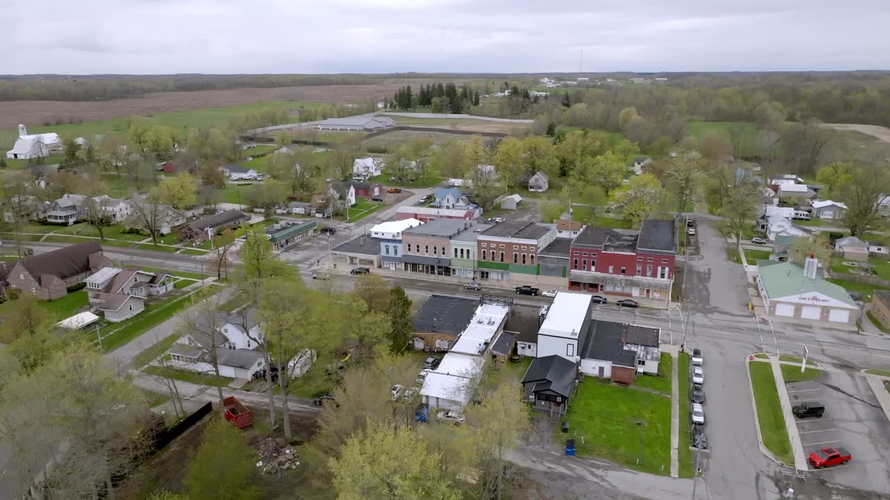 캠든, 미시간 시내에서 드론 비디오가 진행되고 있습니다.
