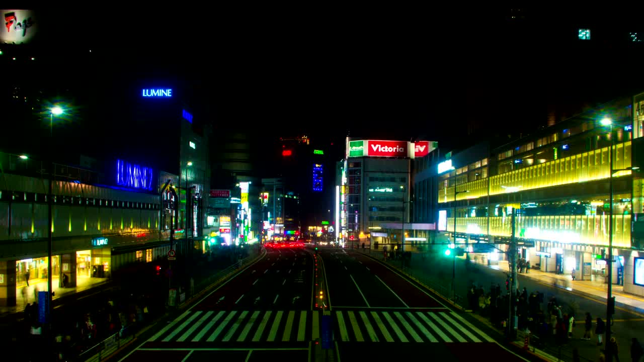 신주쿠 남쪽 역 근처의 야간 스 와이드  확대