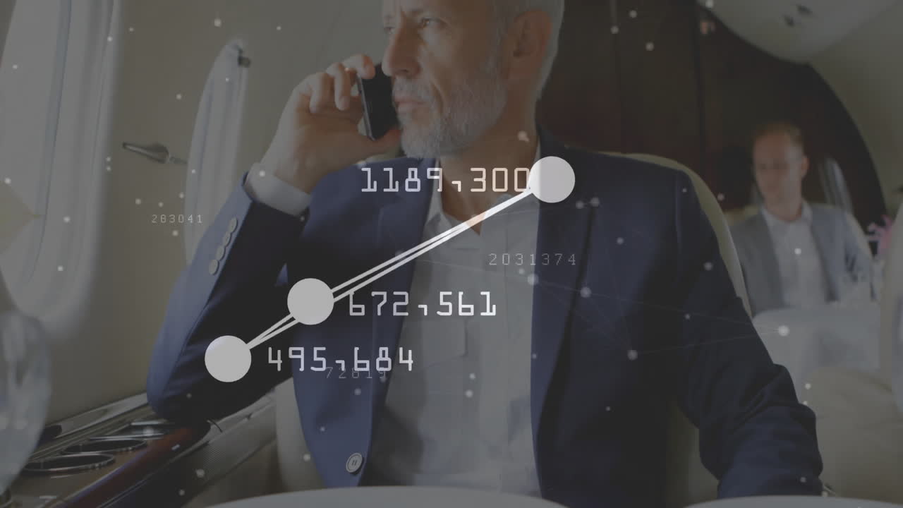 스마트 폰으로 대화하는 백인 사업가에 대한 데이터 처리 및 모양의 애니메이션