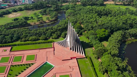 Das-Nationale-Märtyrerdenkmal-Von-Bangladesch,-Beeindruckende-Drohnenansicht-Der-Landschaft