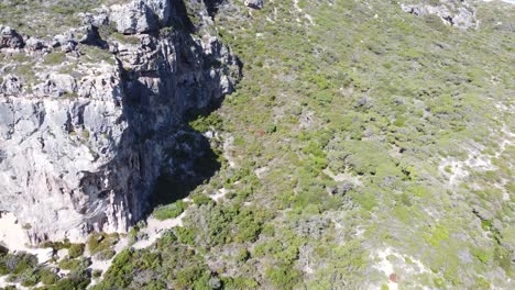 bobs hollow's es una increíble área de acantilados y un lugar perfecto para escalar ubicado cerca del río margaret en el oeste de australia.