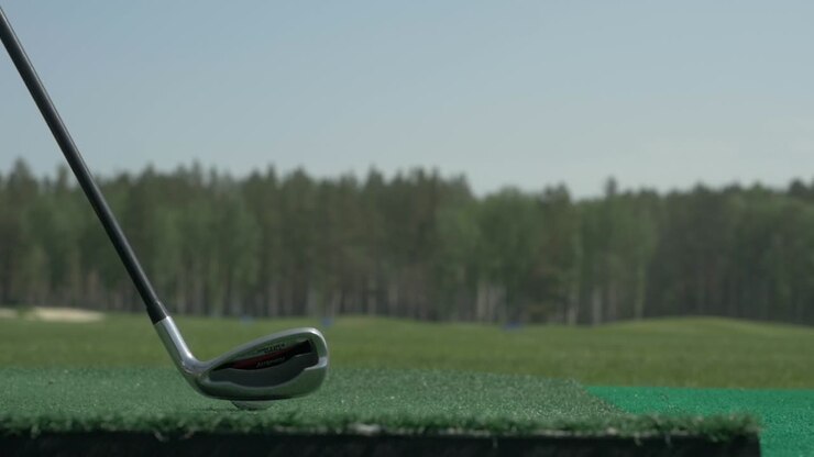 Pratica di golf al campo pratica