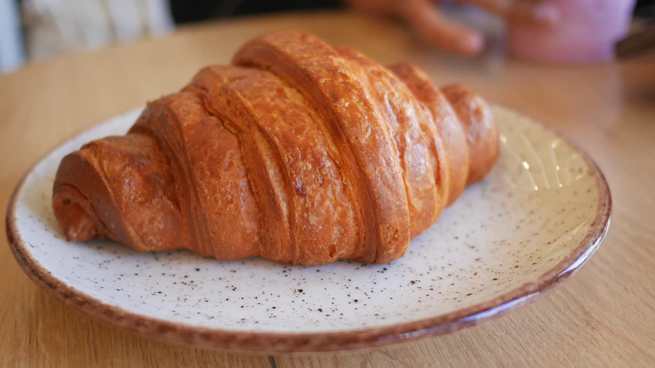 croissant en un plato