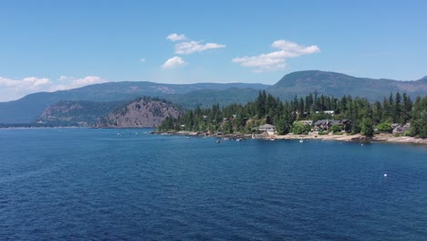 conducción por la orilla en eagle bay road: explorando la belleza de la bahía ciega de shuswap