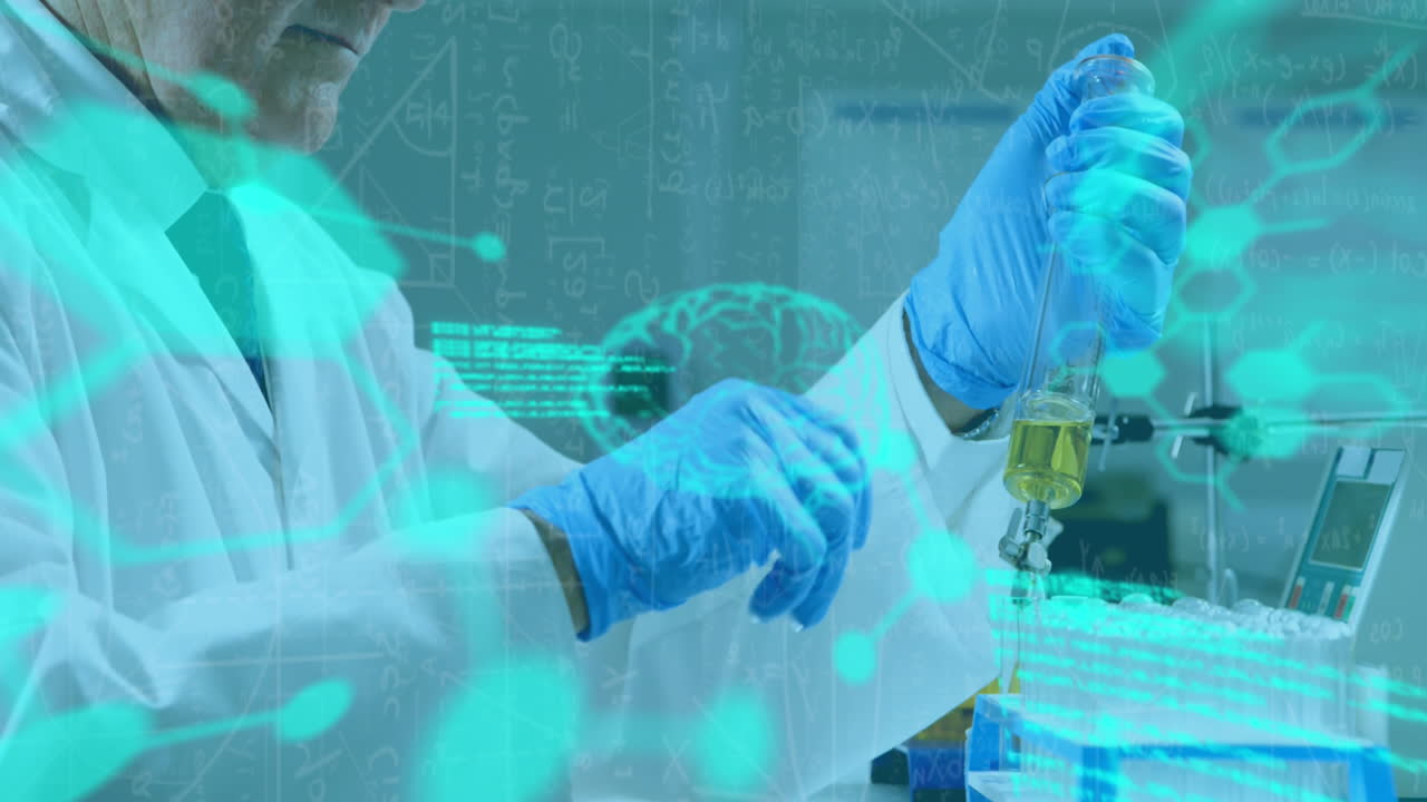 animación de datos científicos sobre las manos de un trabajador de laboratorio caucásico con muestra