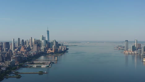 Una-Vista-De-Drones-Sobre-El-Río-Hudson-Temprano-En-La-Mañana