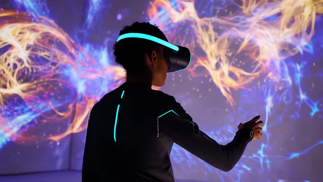 Persona con visore VR e mondo digitale immersivo