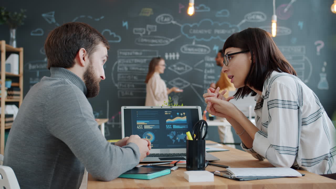 colegas de negocios en discusión