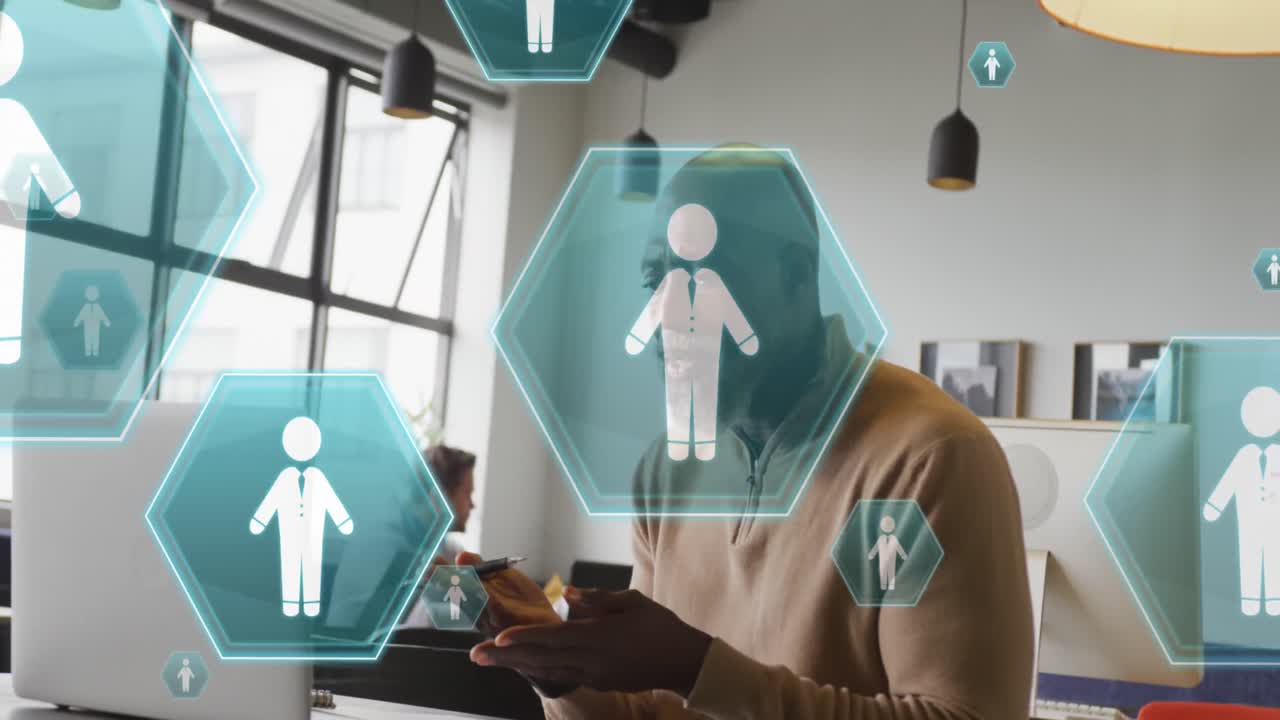 사무실에서 노트북으로 비디오 통화를 하는 아프리카계 미국인 남성 위에 떠다니는 프로필 아이콘의 애니메이션