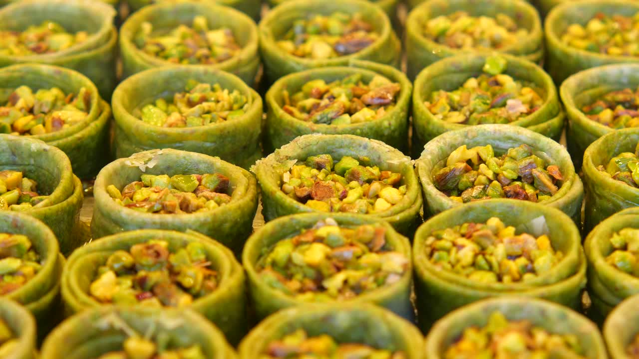 primer plano de baklava con pistachos