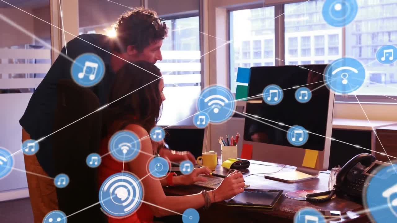 animación de la red de conexiones entre diversas personas de negocios en la oficina