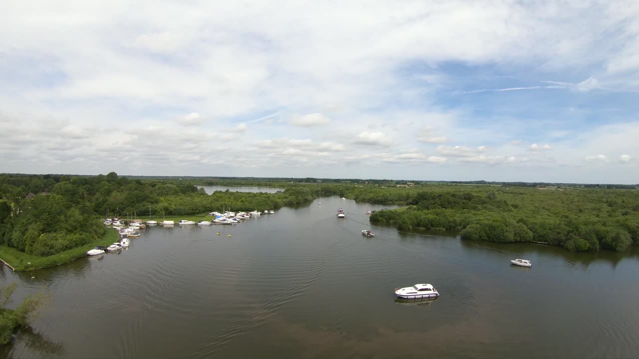 imágenes aéreas de drones sobre malthouse broad, ranworth, norfolk