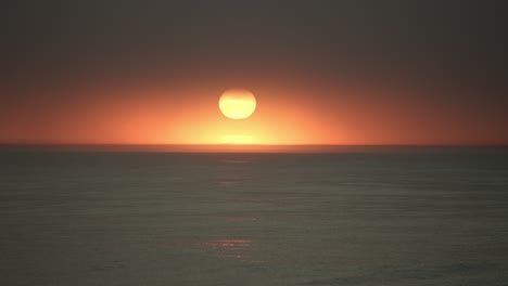 Hermosa-Puesta-De-Sol-Con-Niebla-Sobre-El-Mar-Del-Norte-En-Sylt