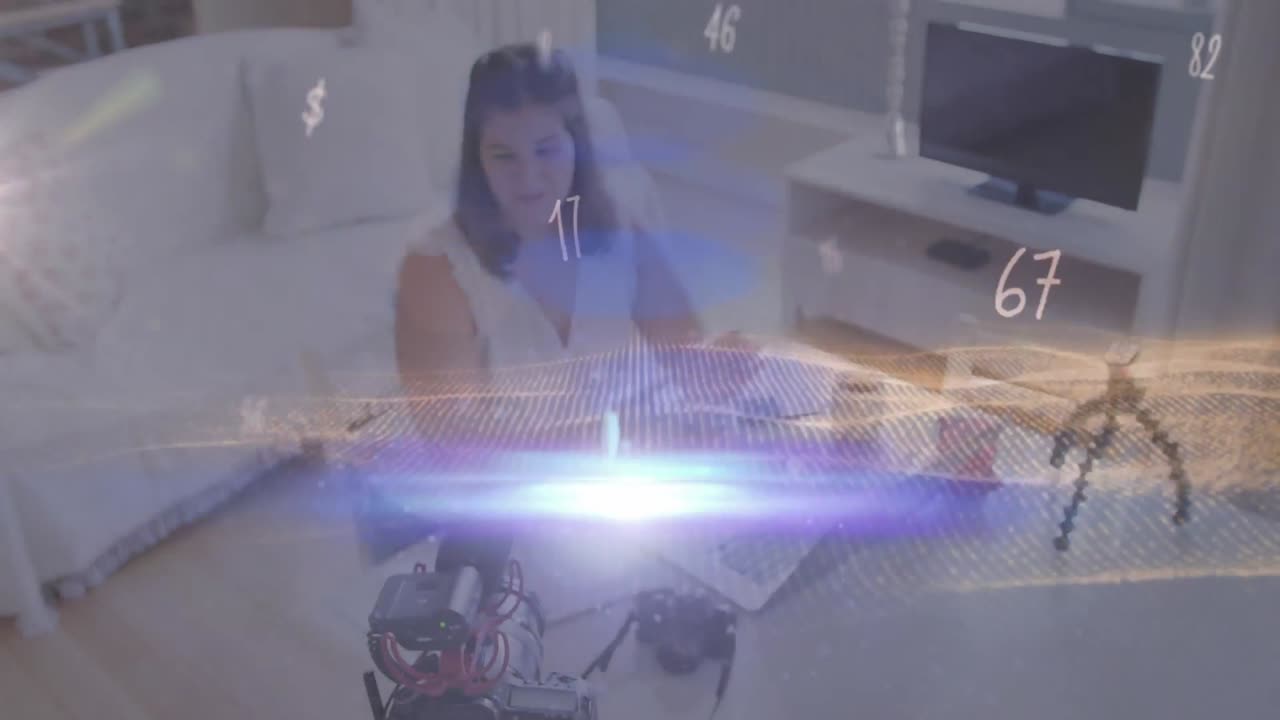 animación de números cambiantes y luz brillante sobre vlogger femenina grabando vlog