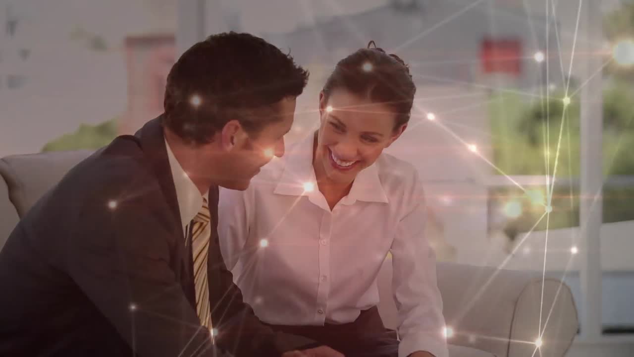 animación de la red de conexiones sobre los empresarios caucásicos en la oficina