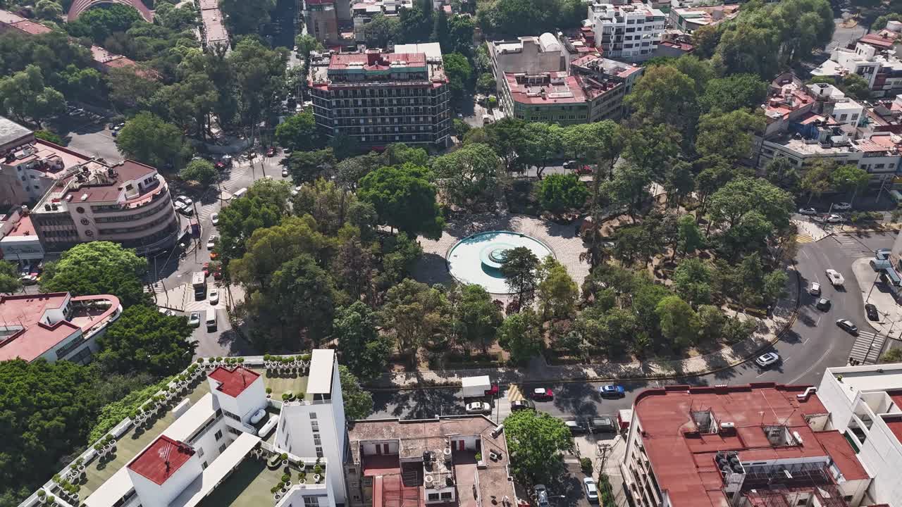 Hyperlapse view of a roundabout in the Narvarte district, CDMX