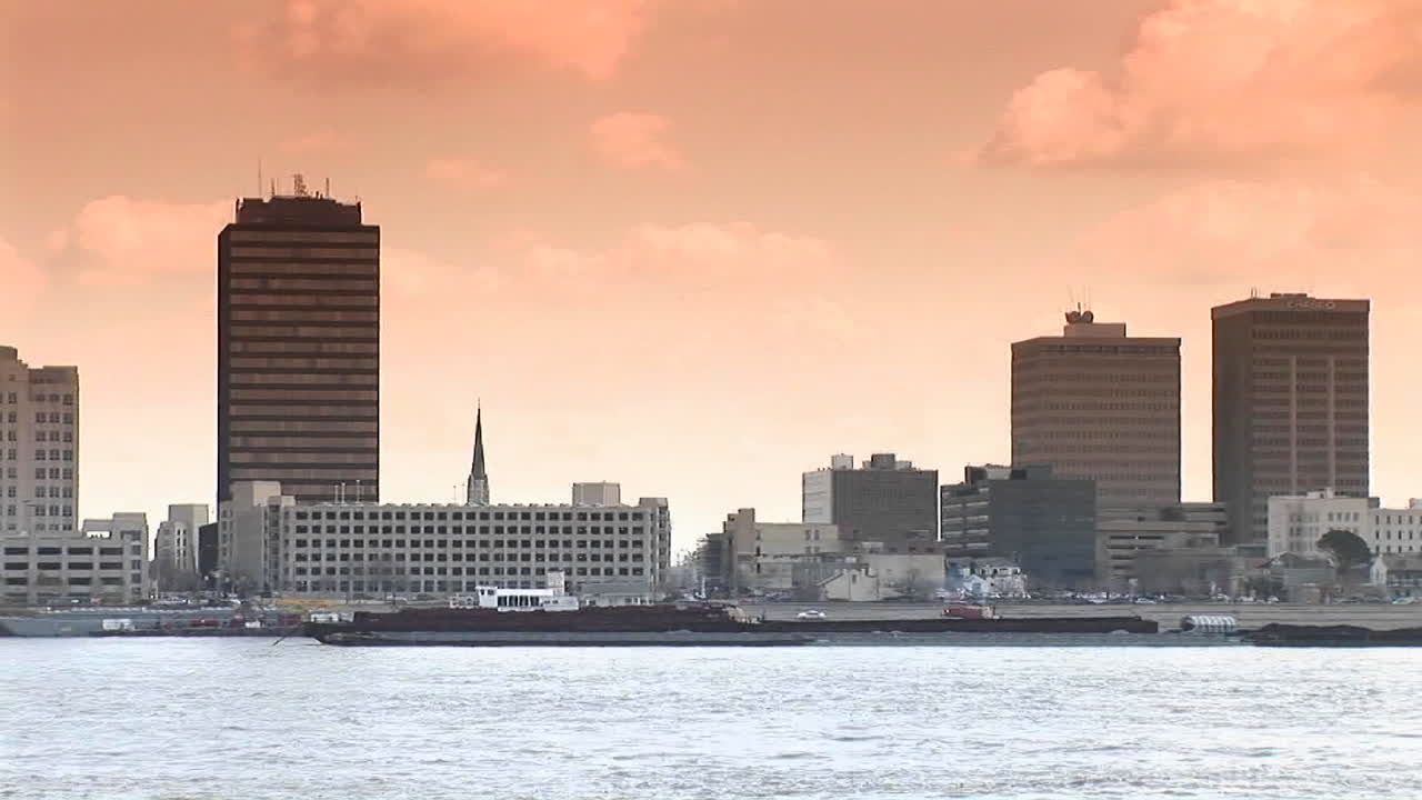 강력한 미시시피 강 건너 배턴 루지 루이지애나에서 축소