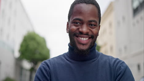 ciudad, negocios y cara de hombre negro con cruz