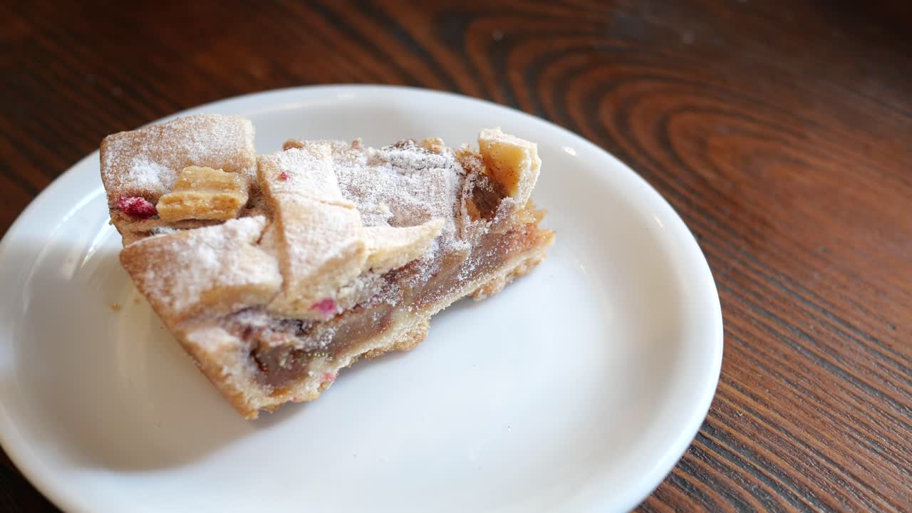 접시 에 있는 사과 파이 의 조각 의 클로즈업