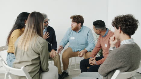 sesión de terapia en grupo