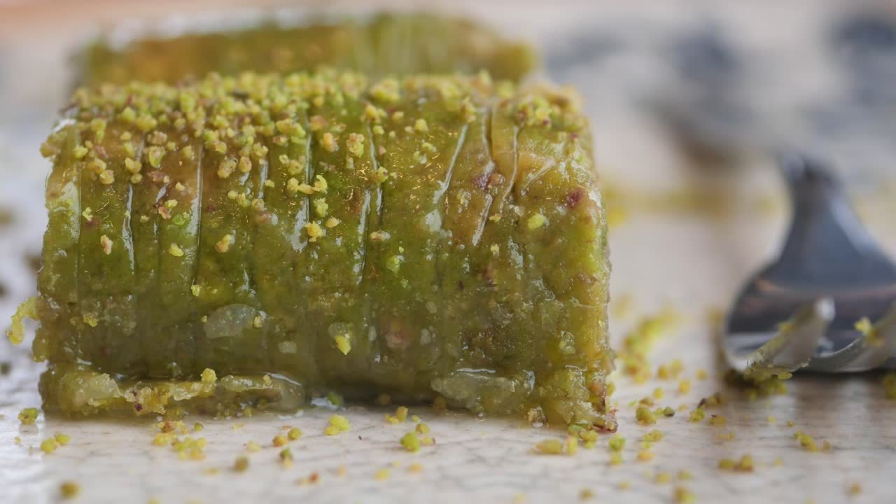 un primer plano de una deliciosa baklava de pistacho