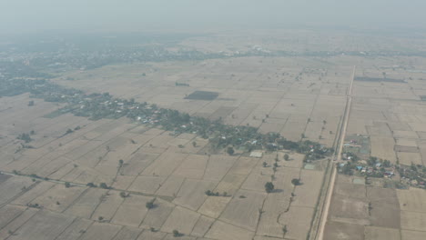 Antena-Alta-De-Muchos-Campos-Secos-En-Camboya