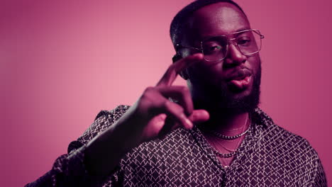 Emotional-afro-man-speaking-indoors.-Closeup-african-guy-explaining-in-studio