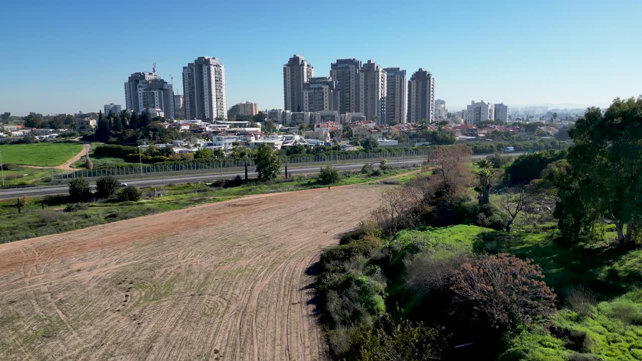 Video en 4K de alta resolución de la ciudad sureña de Rehovot, Israel, a vista de pájaro, video de dron