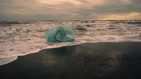 playa de diamantes en el sur de islandia filmada con diferentes ángulos y movimientos cinematográficos en 4k