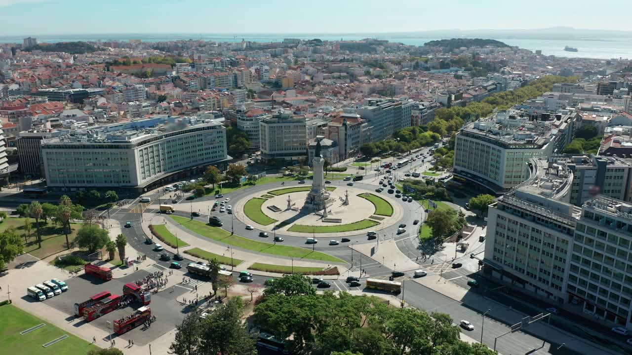 Vista aerea. Lisbona, Portogallo, panorama urbano di Lisbona che include il Parco Eduardo VII.