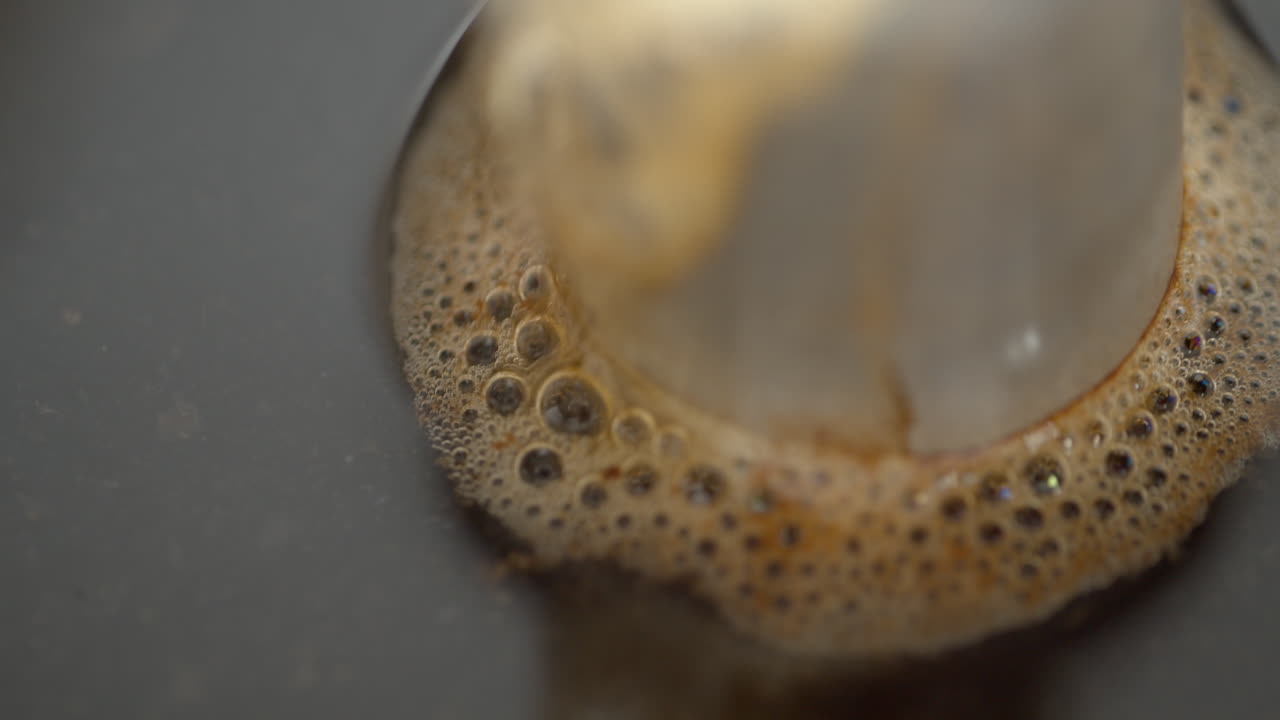 утренний кофе с кастрюлей мока