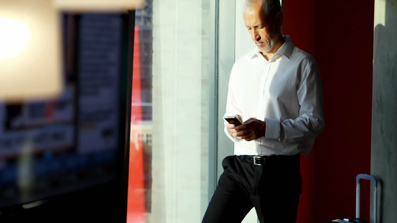 Businessman using mobile phone in hotel room 4k