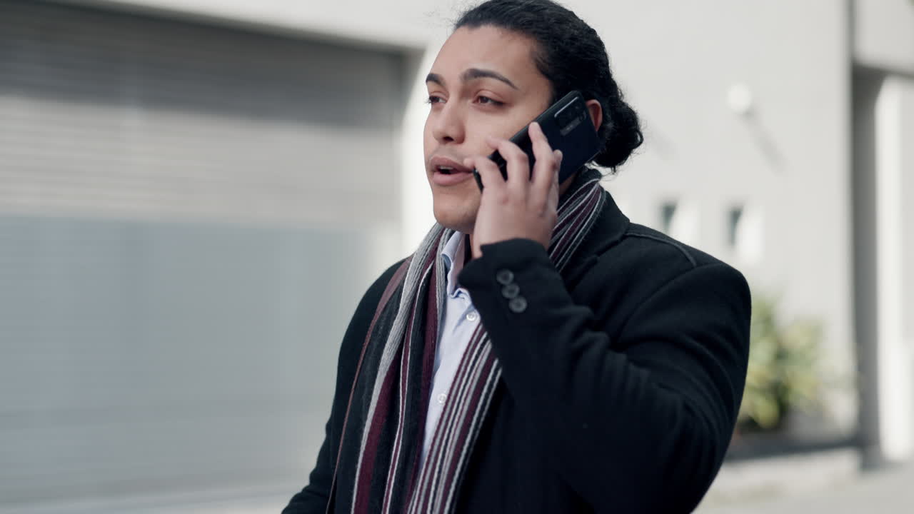 hombre profesional, llamada telefónica