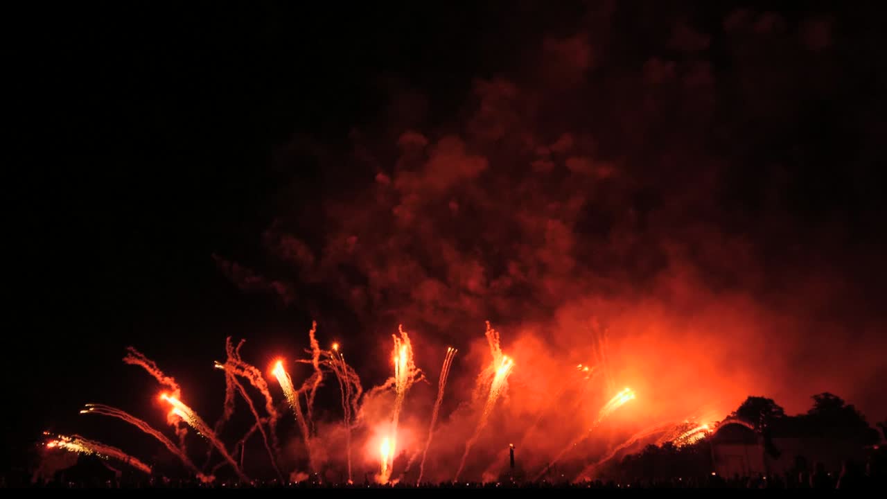 느린 동작 빨간색, 색, 노란색 불꽃놀이 쇼