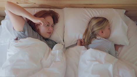 Bed,-mother-and-wake-up-with-daughter