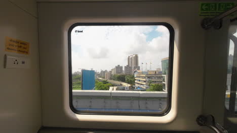 Schönwetter-Blick-Auf-Die-Stadt-Aus-Der-U-Bahn