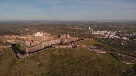 Dolly-zoom-on-the-white-governor's-house-in-the-center-of-Fort-of-Nossa-Senhora-da-Graca-is-set-against-the-horizon-of-blue-sky